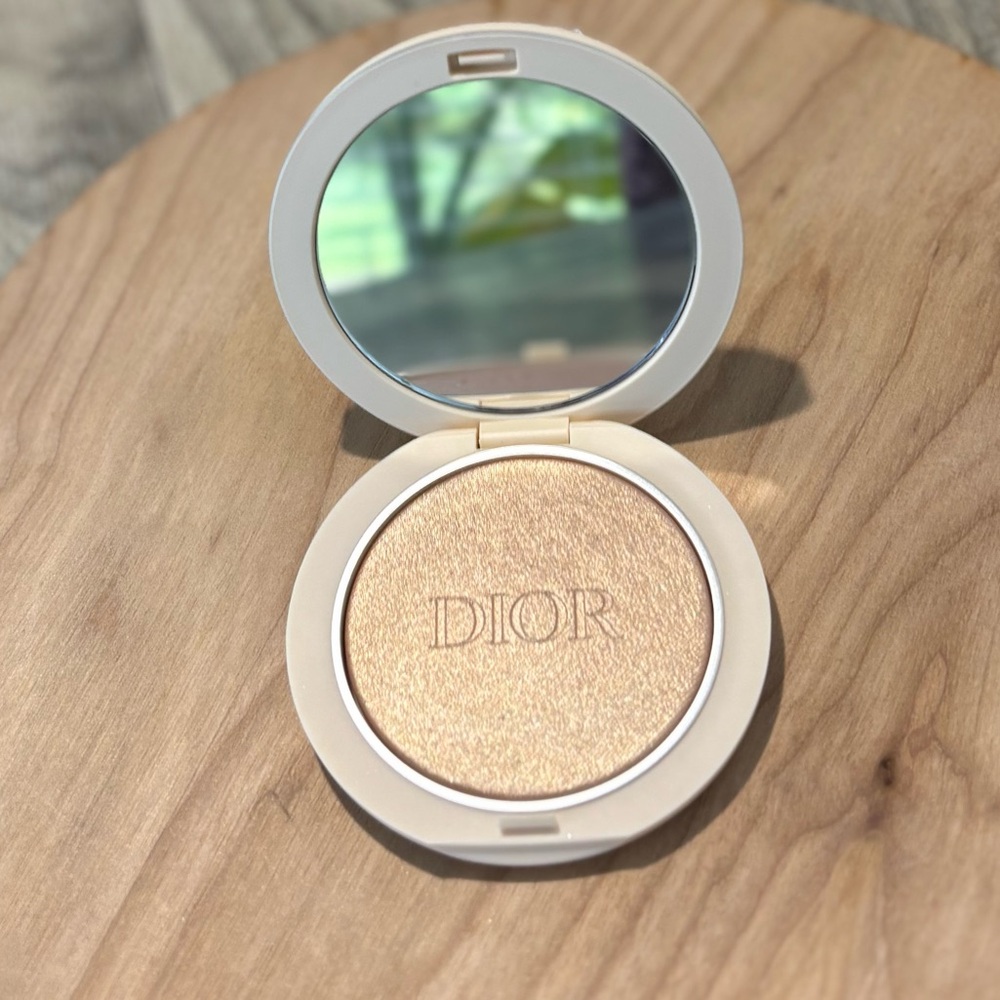 Dior #1 Radiant Glow in Beige Quilted Highlighter Compact Mirror! Out of Stock! - Picture 5 of 6